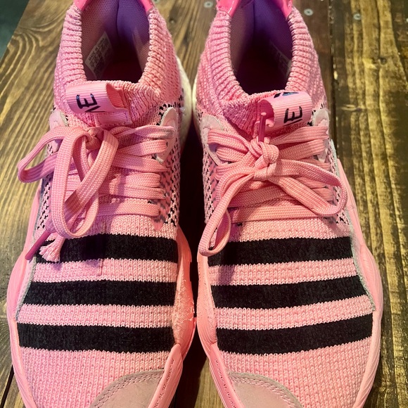 Trae Young 2.0 - Picture 3 of 5